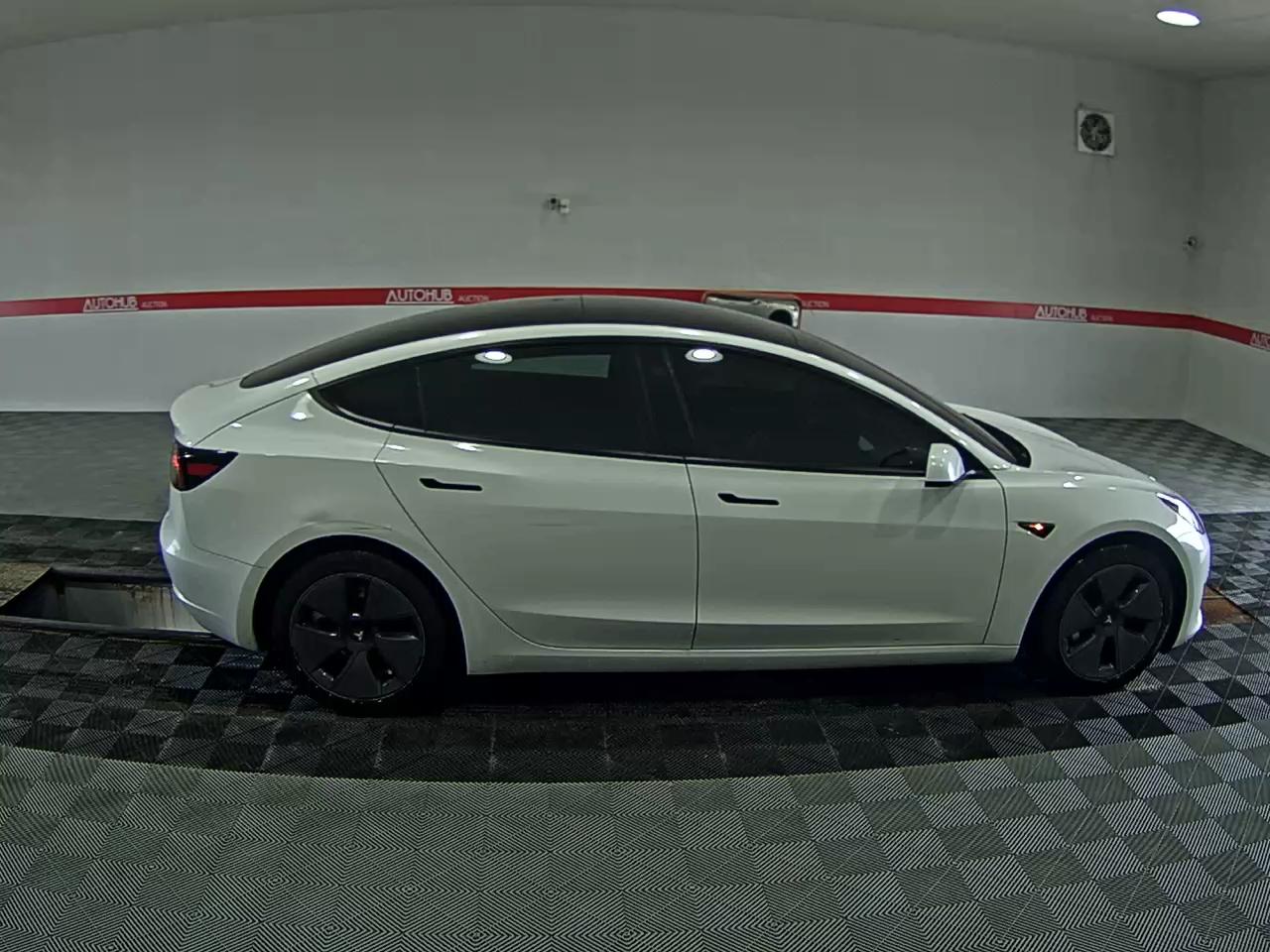 Tesla Model 3 2022 — صورة 12