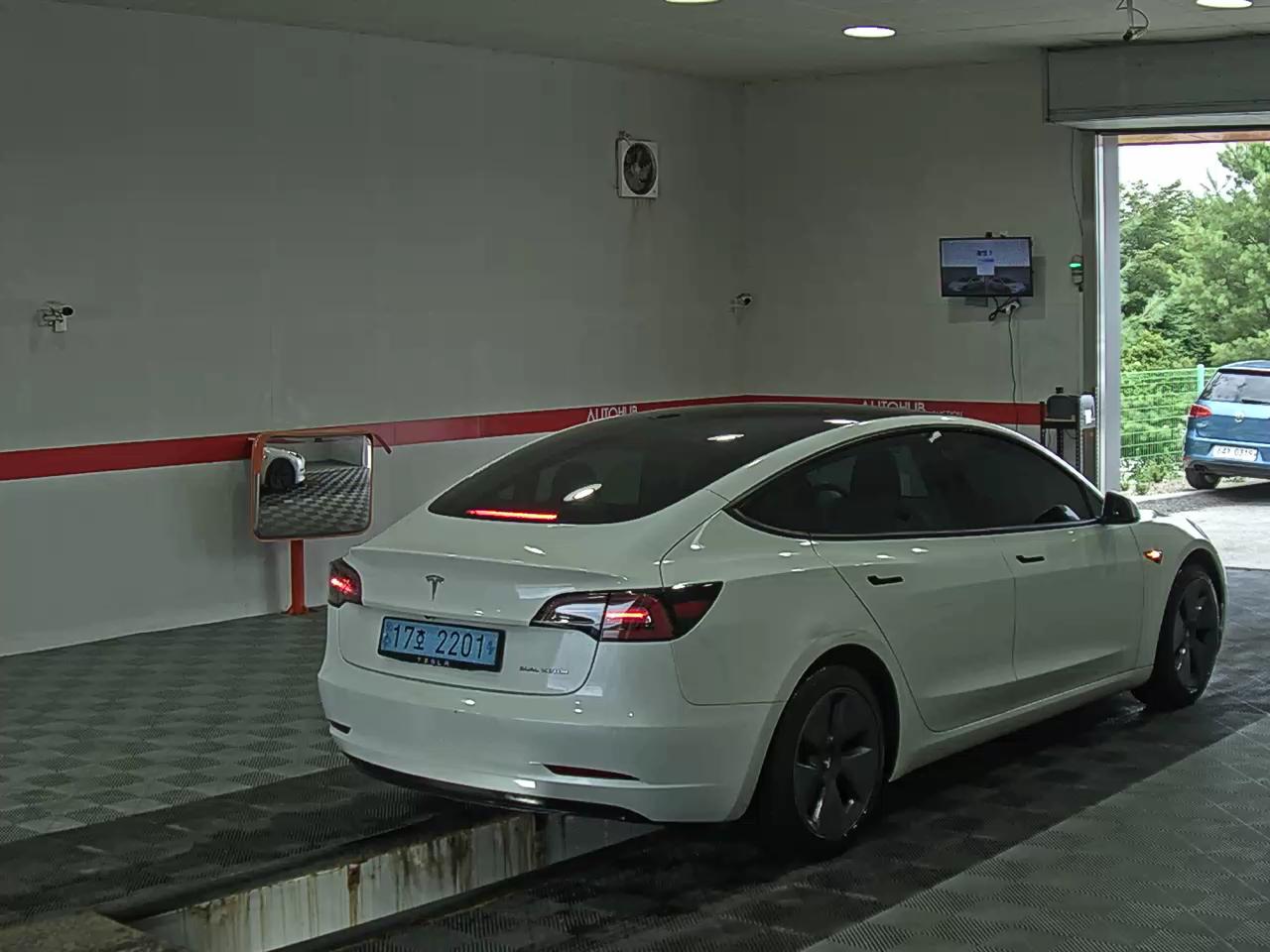 Tesla Model 3 2022 — صورة 13
