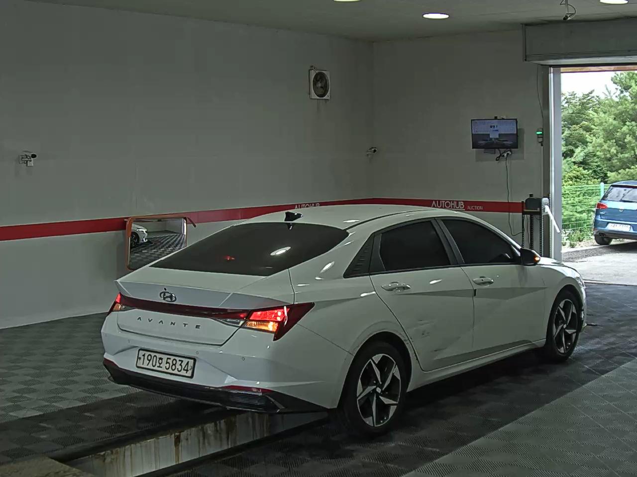 هيونداي أفانتي 2023 — صورة 13