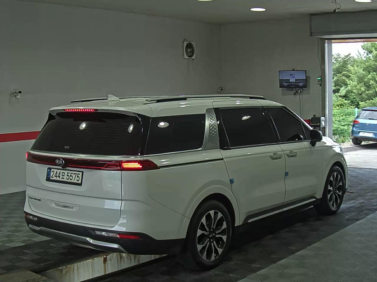2021 - kia carnival