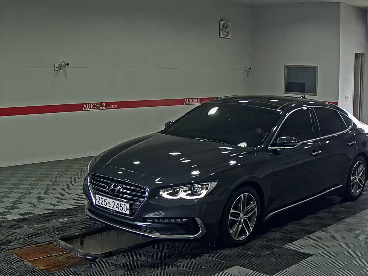 HYUNDAI GRANDEUR LPi RENTAL CAR
