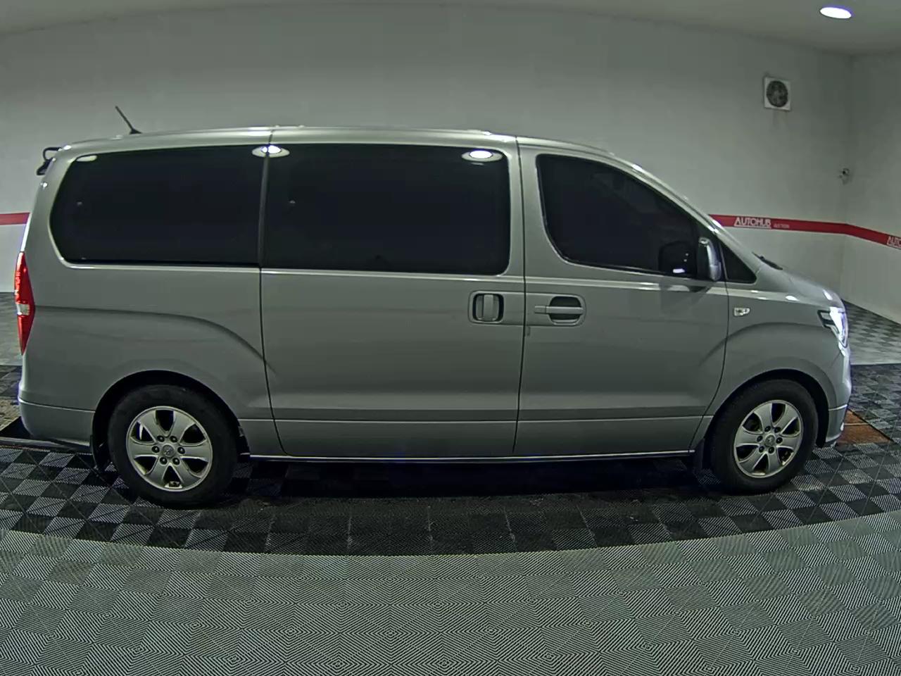 2019 - hyundai grand starex
