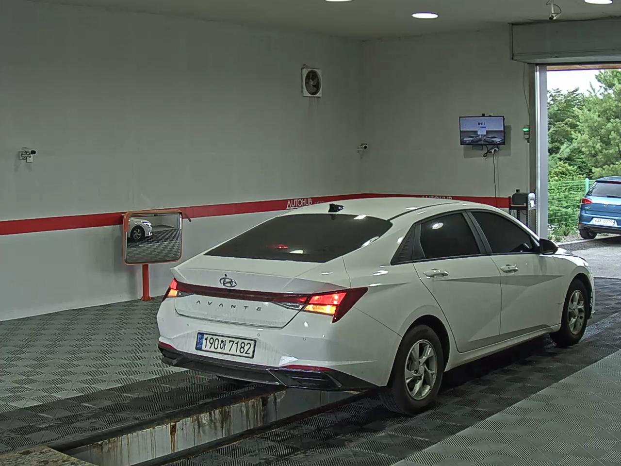 هيونداي أفانتي 2023 — صورة 13