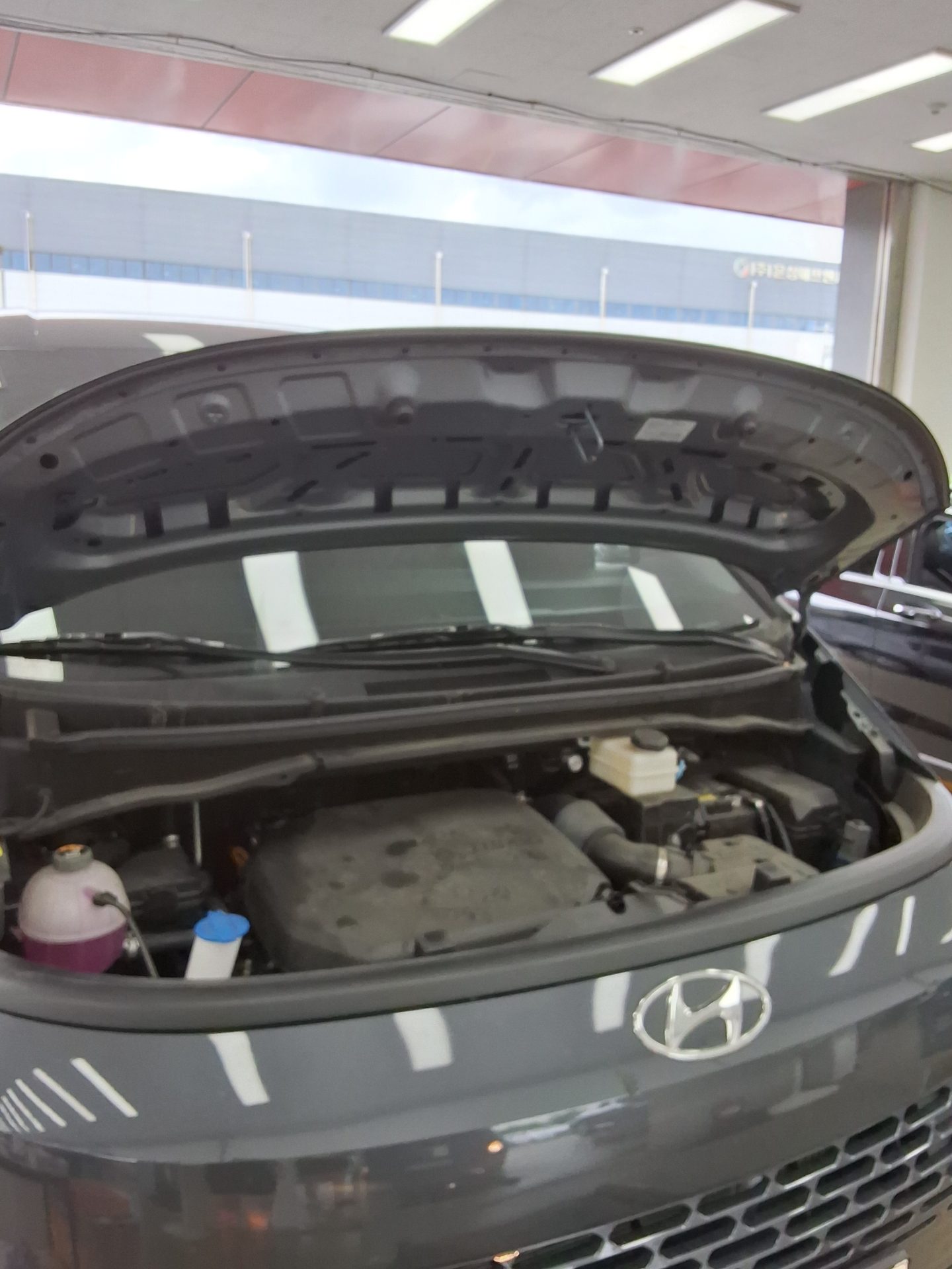2023 - hyundai staria