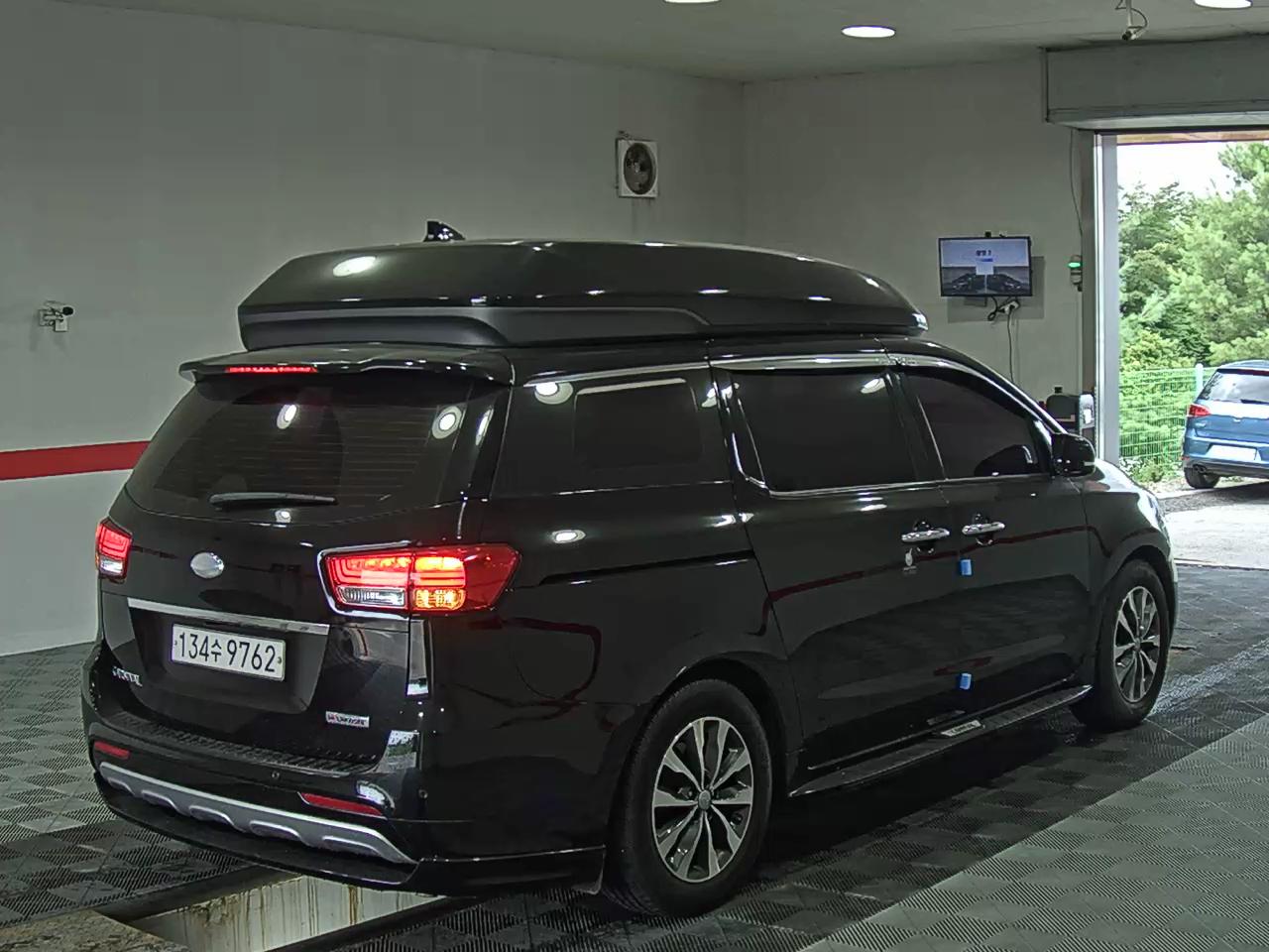 2018 - kia carnival
