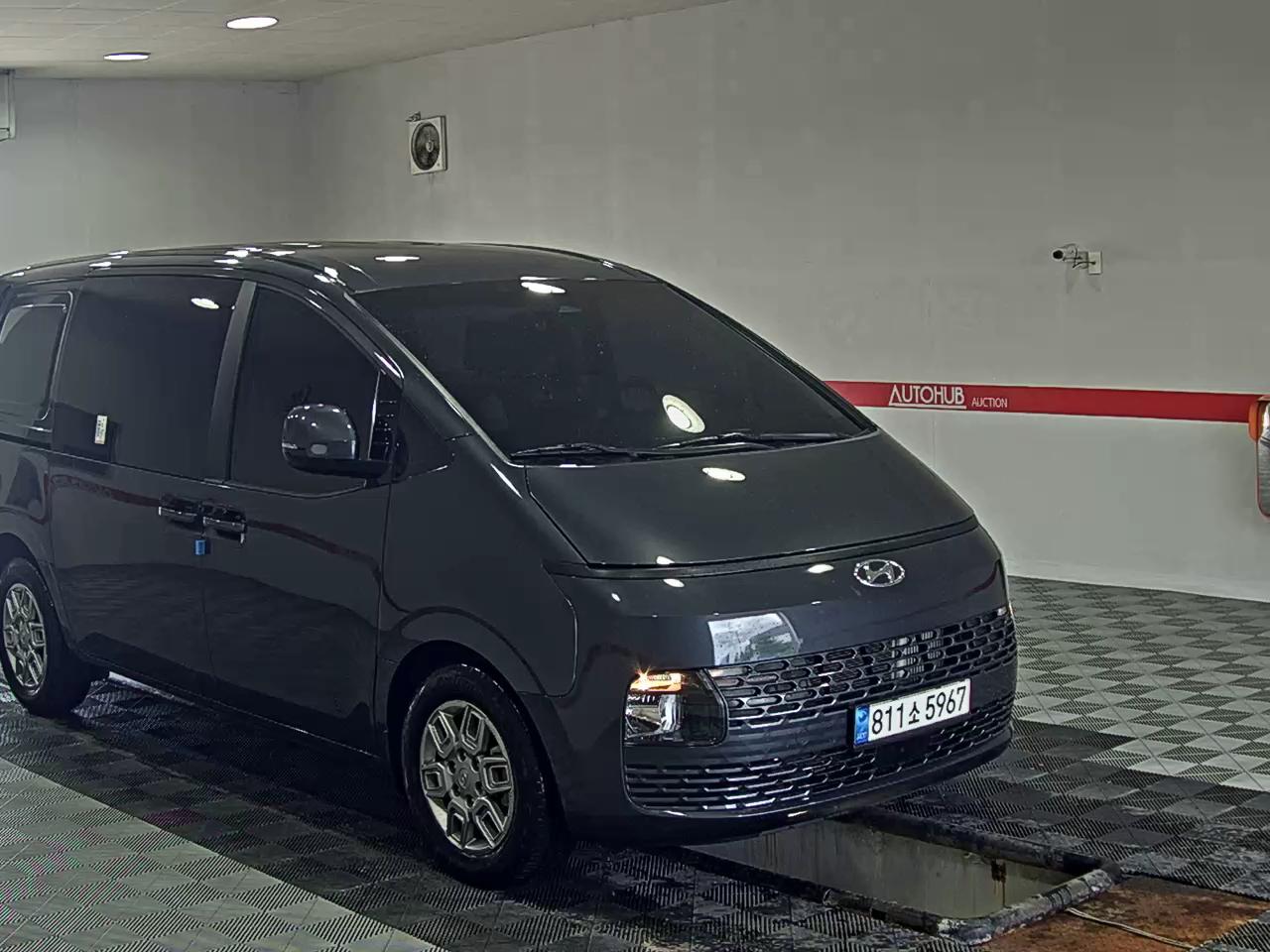 2023 - hyundai staria
