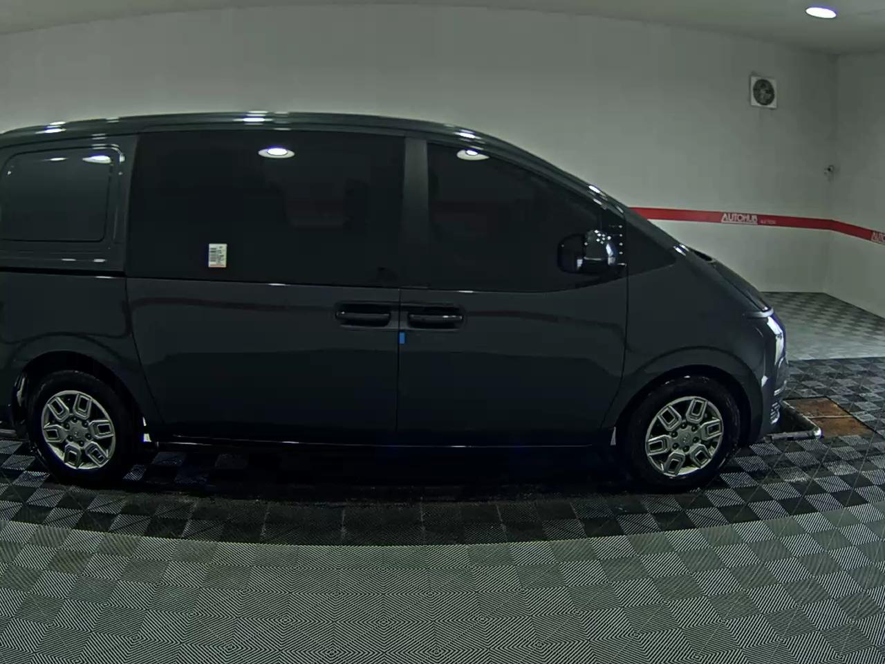 2023 - hyundai staria