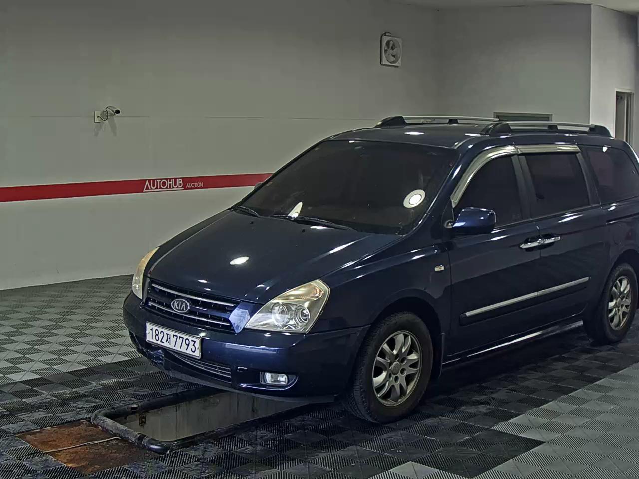 KIA GRAND CARNIVAL LPI GLX BASE MODEL