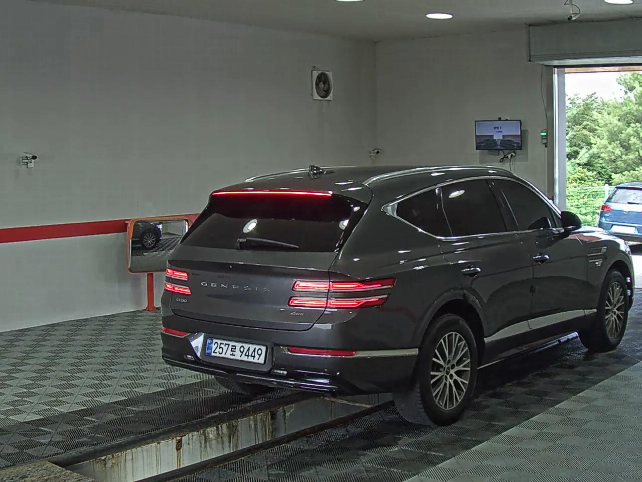 2021 - genesis gv80