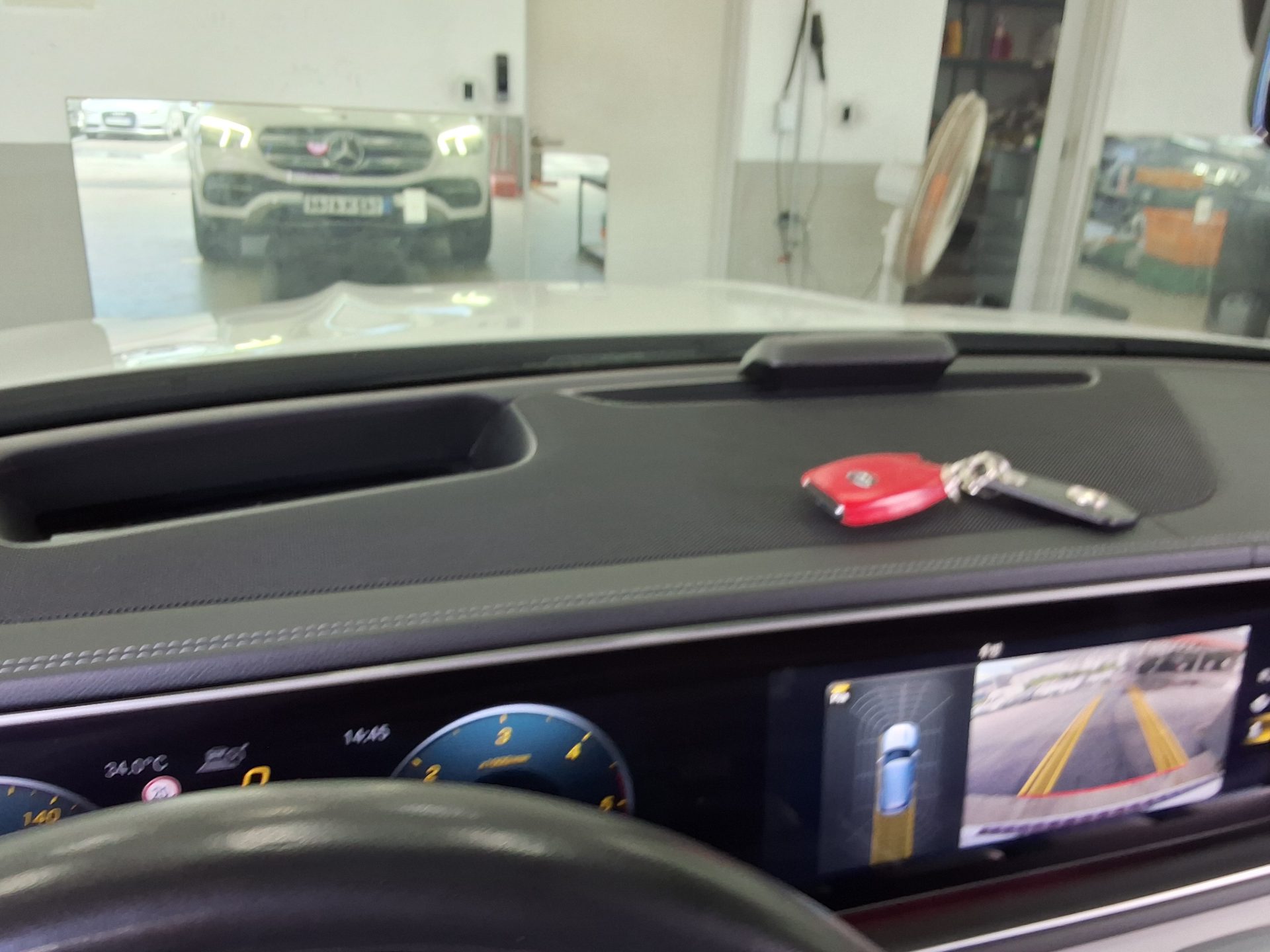 Mercedes-Benz 300D 2021 — صورة 18