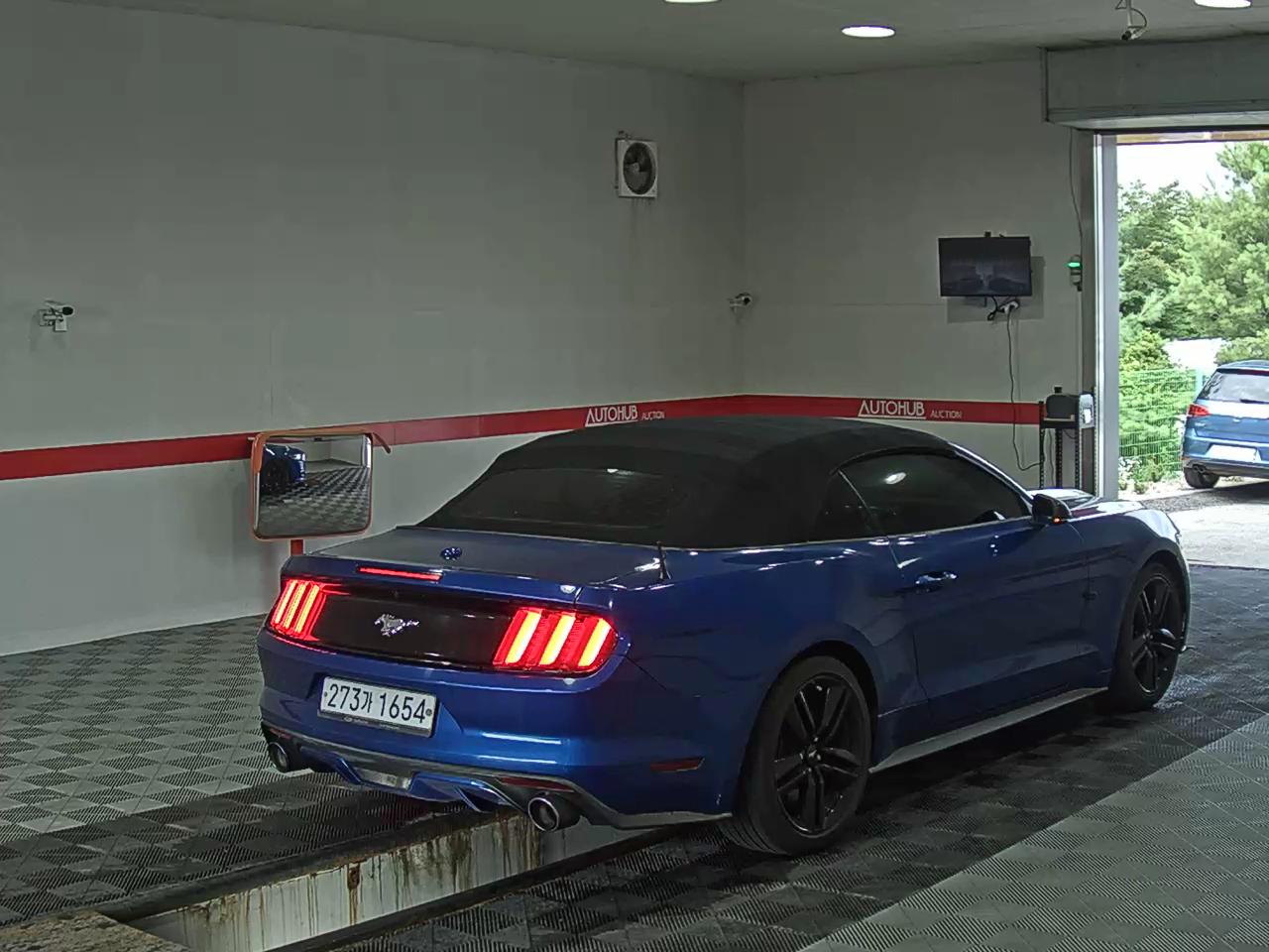 2017 - ford mustang