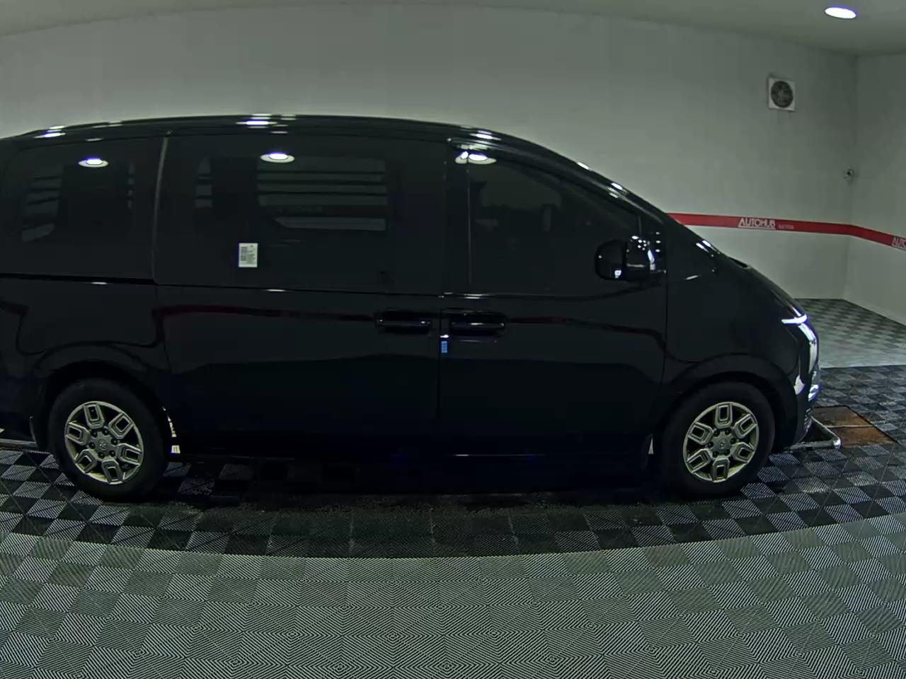 2023 - hyundai staria