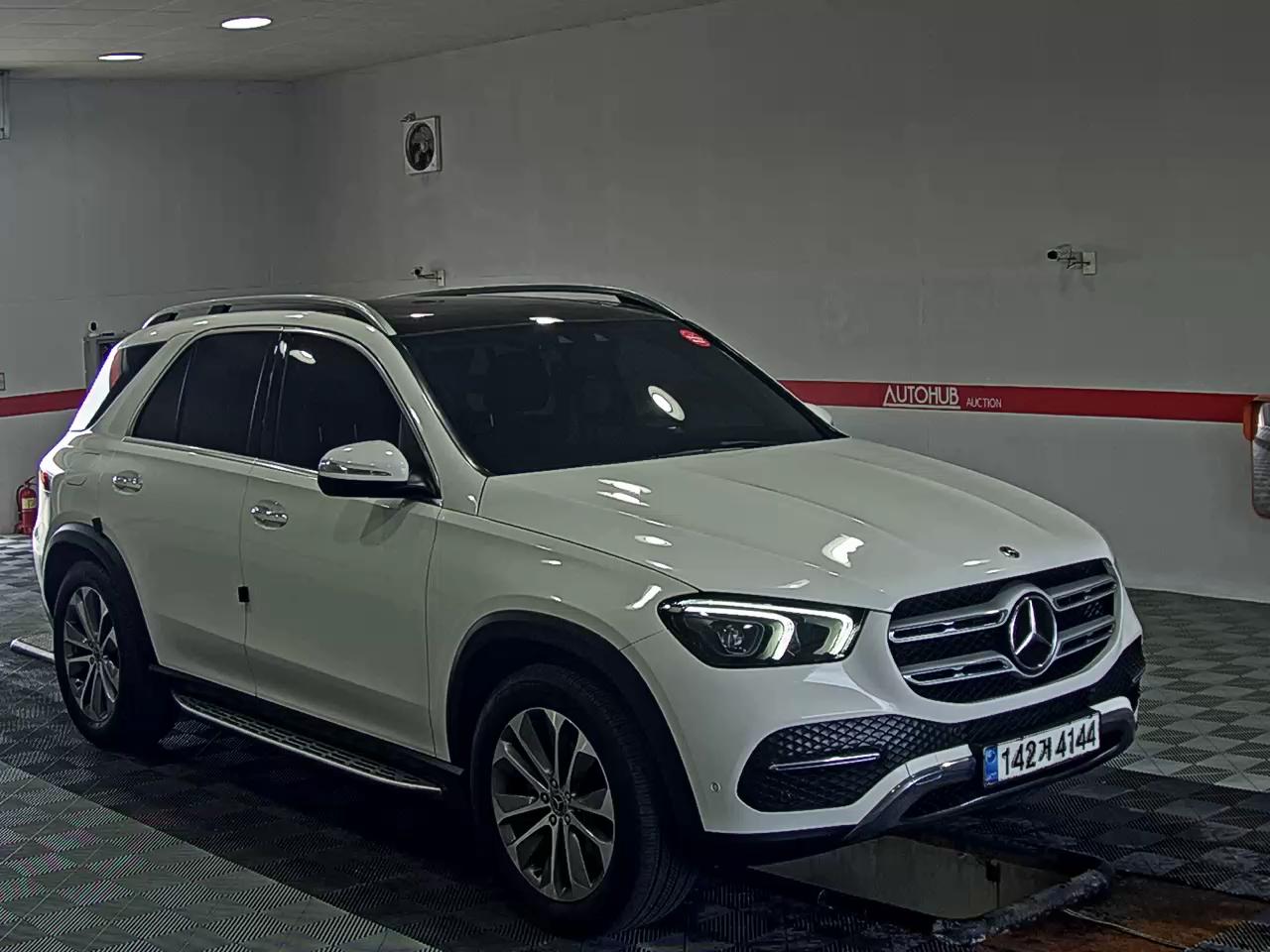 Mercedes-Benz 300D 2021 — صورة 11