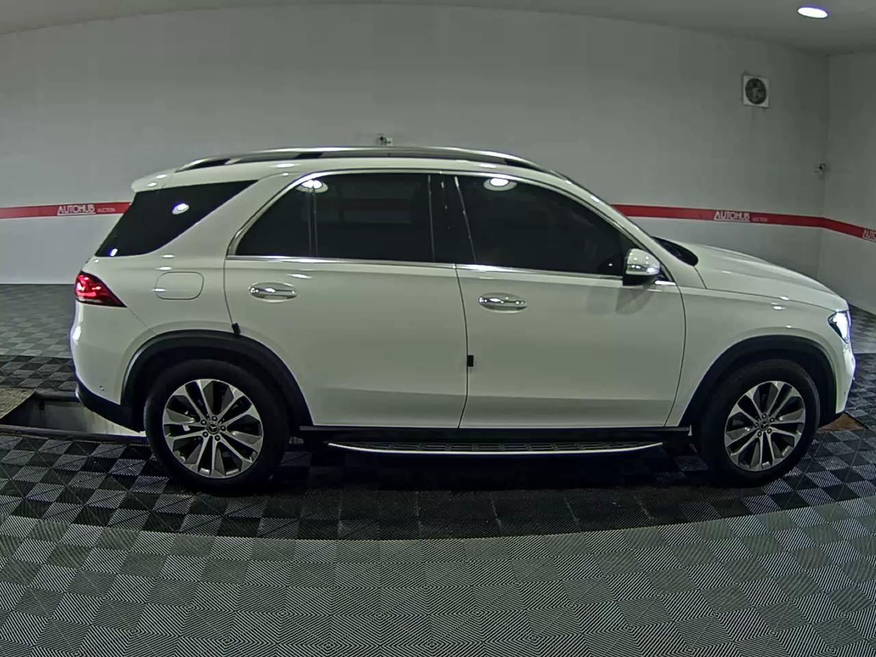 Mercedes-Benz 300D 2021 — صورة 12