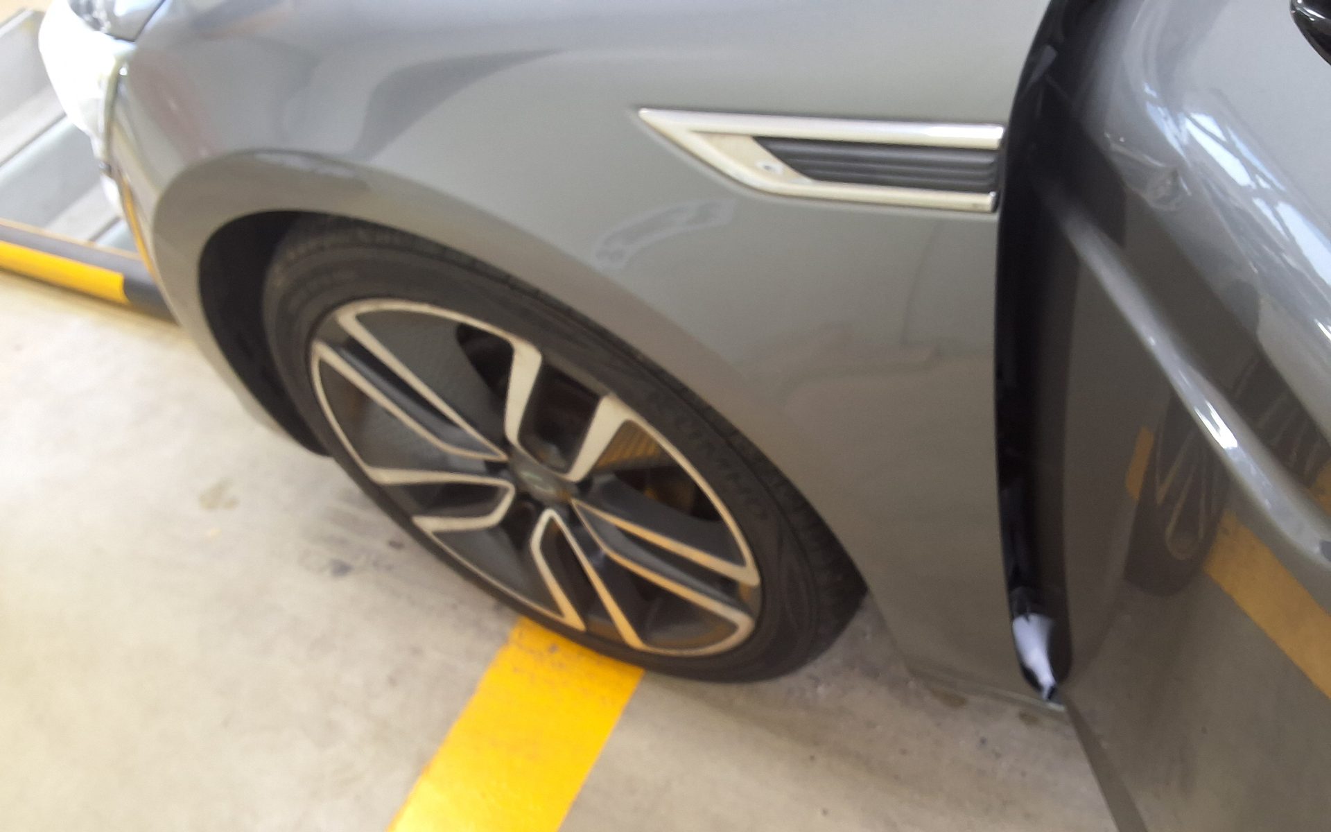 2017 - renault sm6