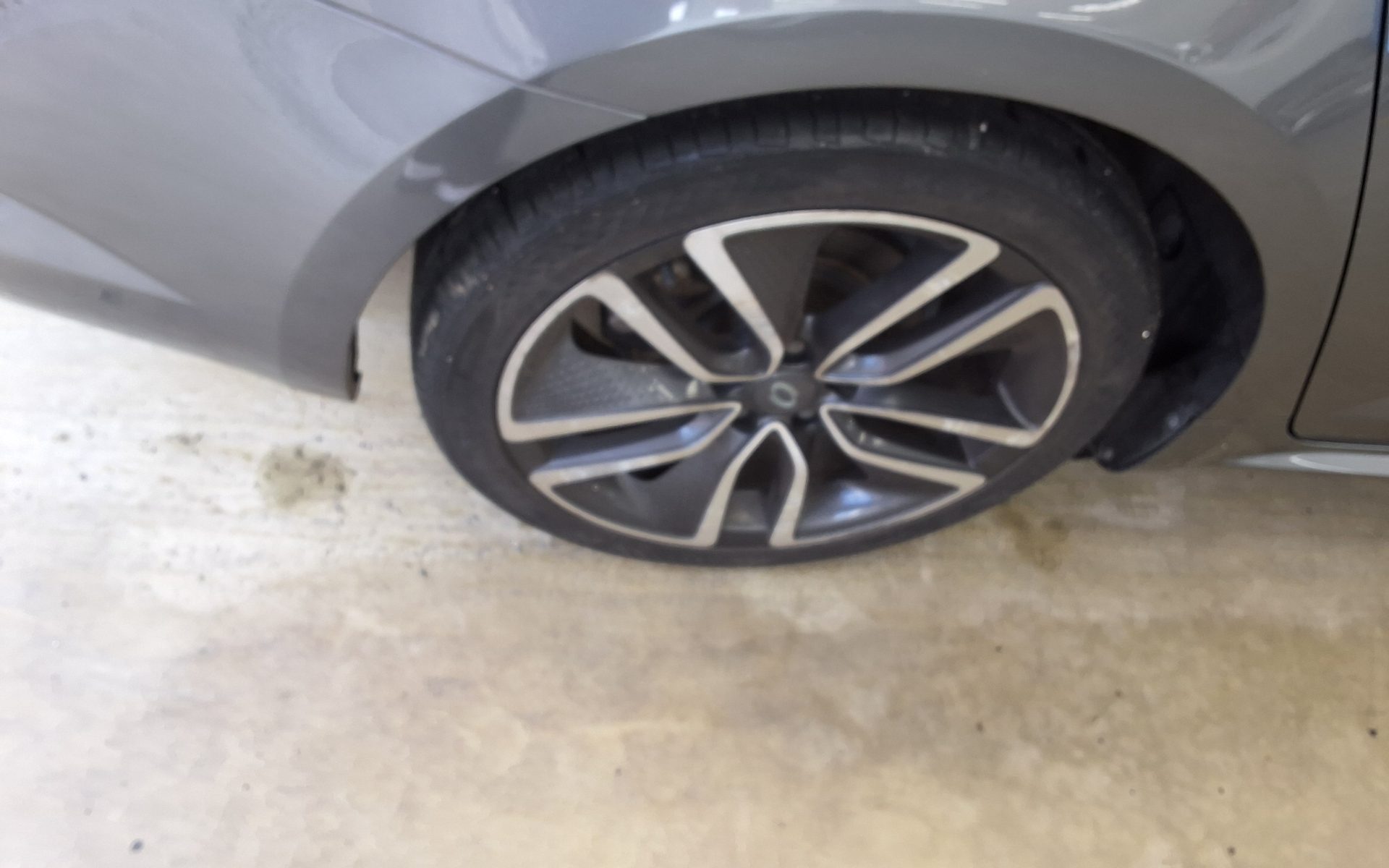 2017 - renault sm6