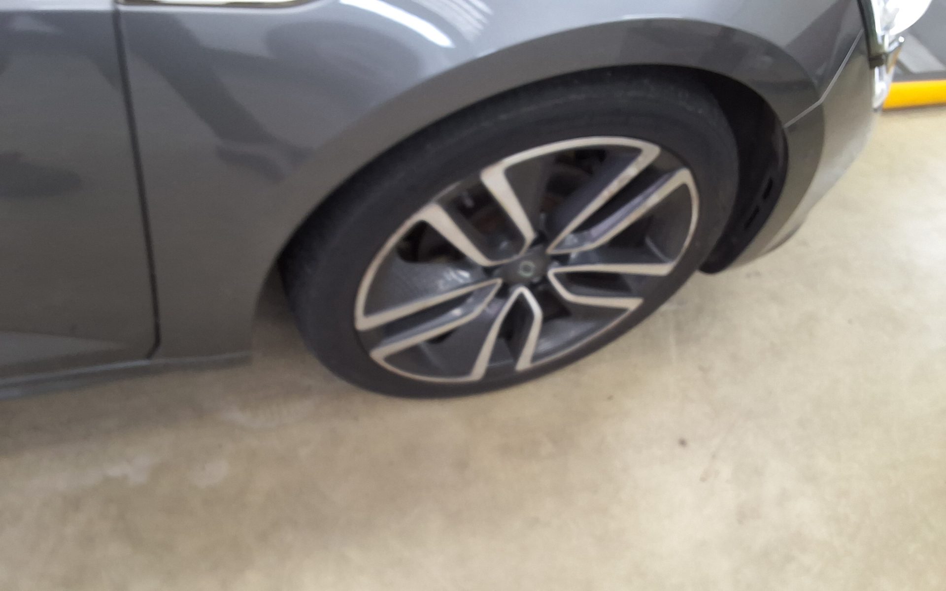 2017 - renault sm6
