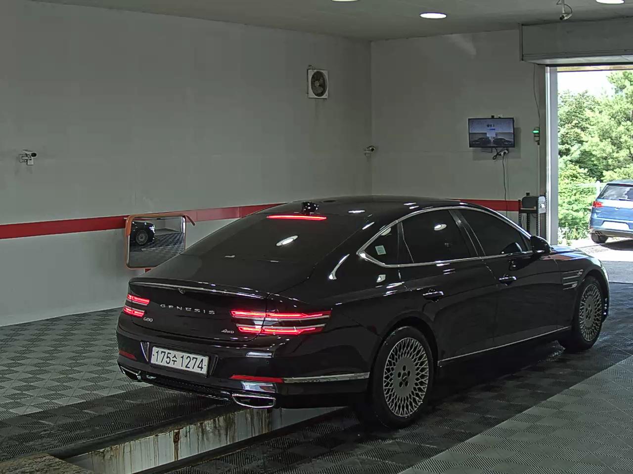 2022 - genesis g80