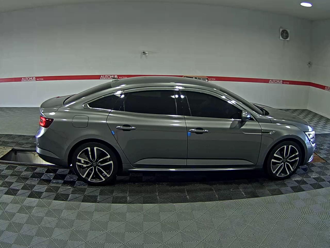2017 - renault sm6