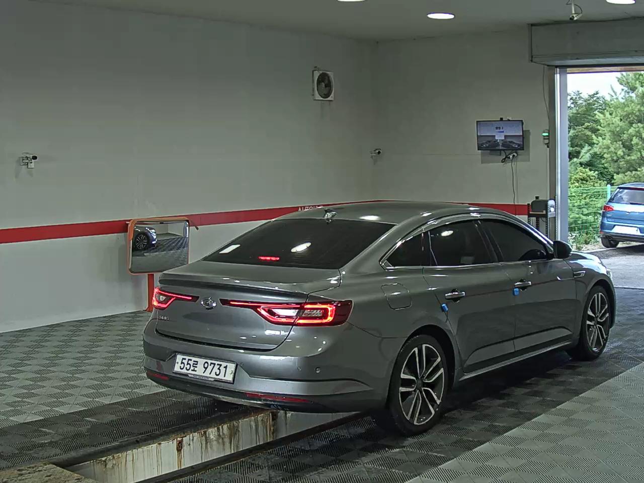 2017 - renault sm6