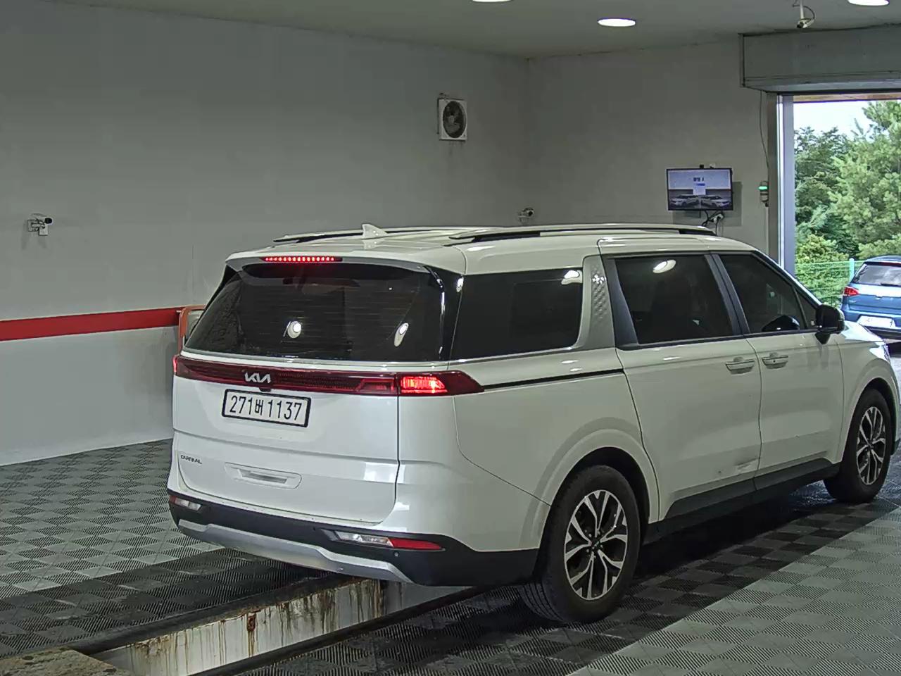 2023 - kia carnival