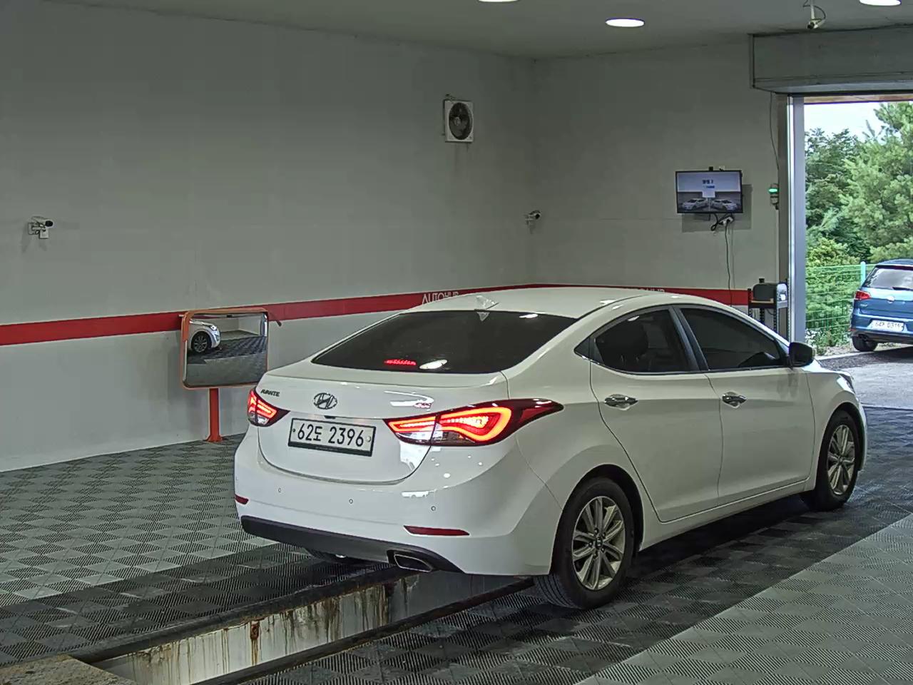 2014 - hyundai avante