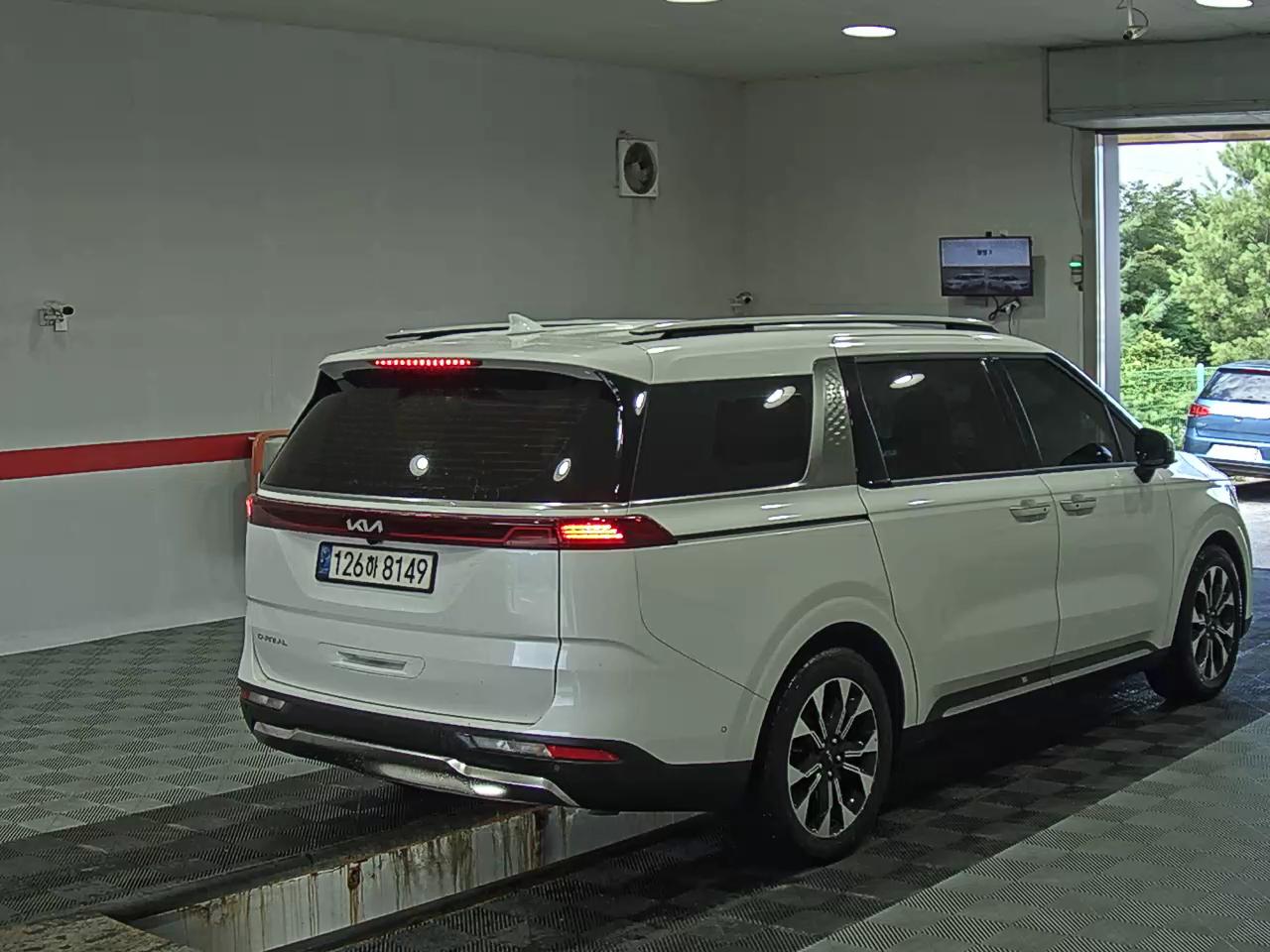 2023 - kia carnival