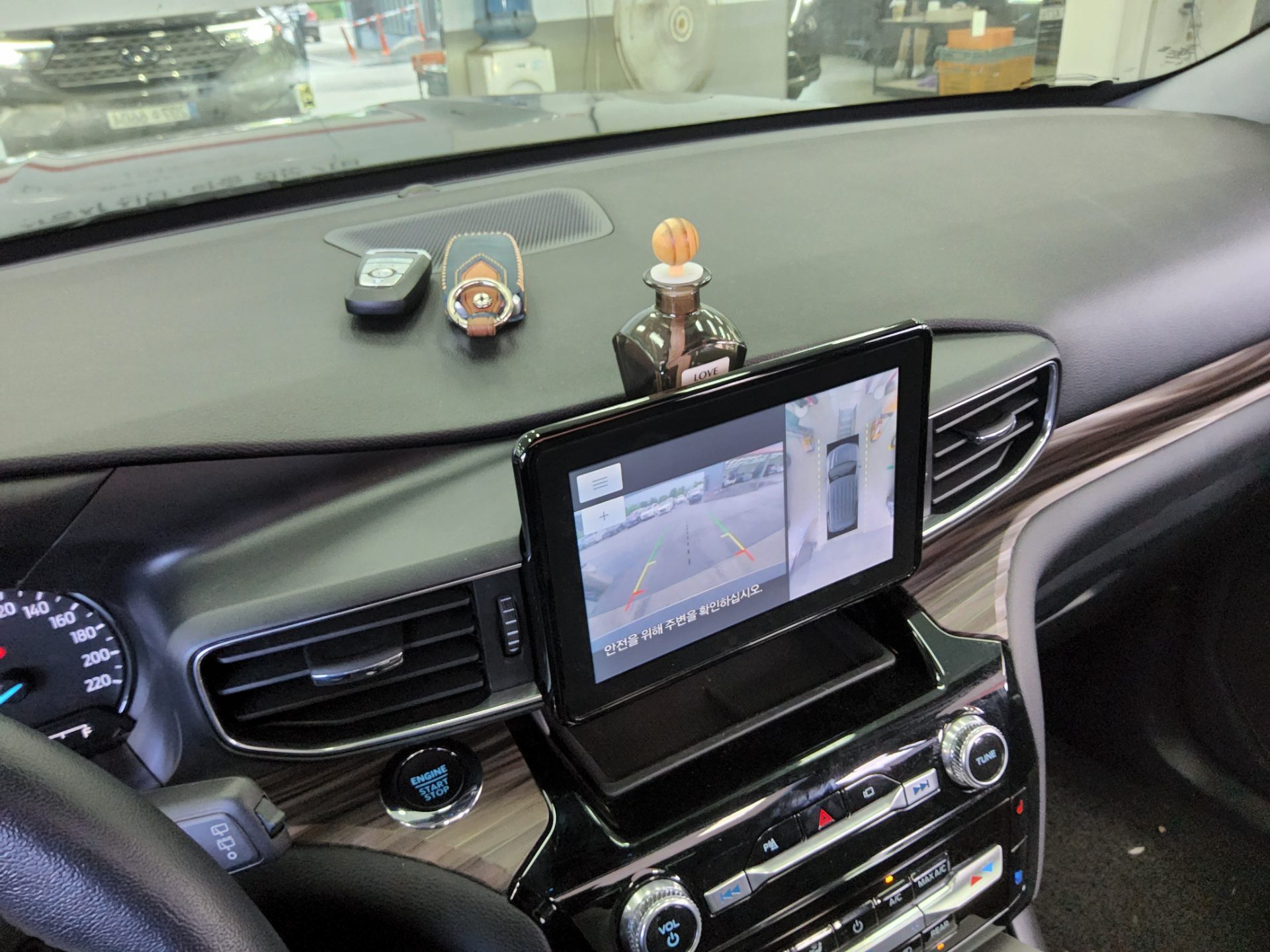Ford Explorer 2022 — صورة 17