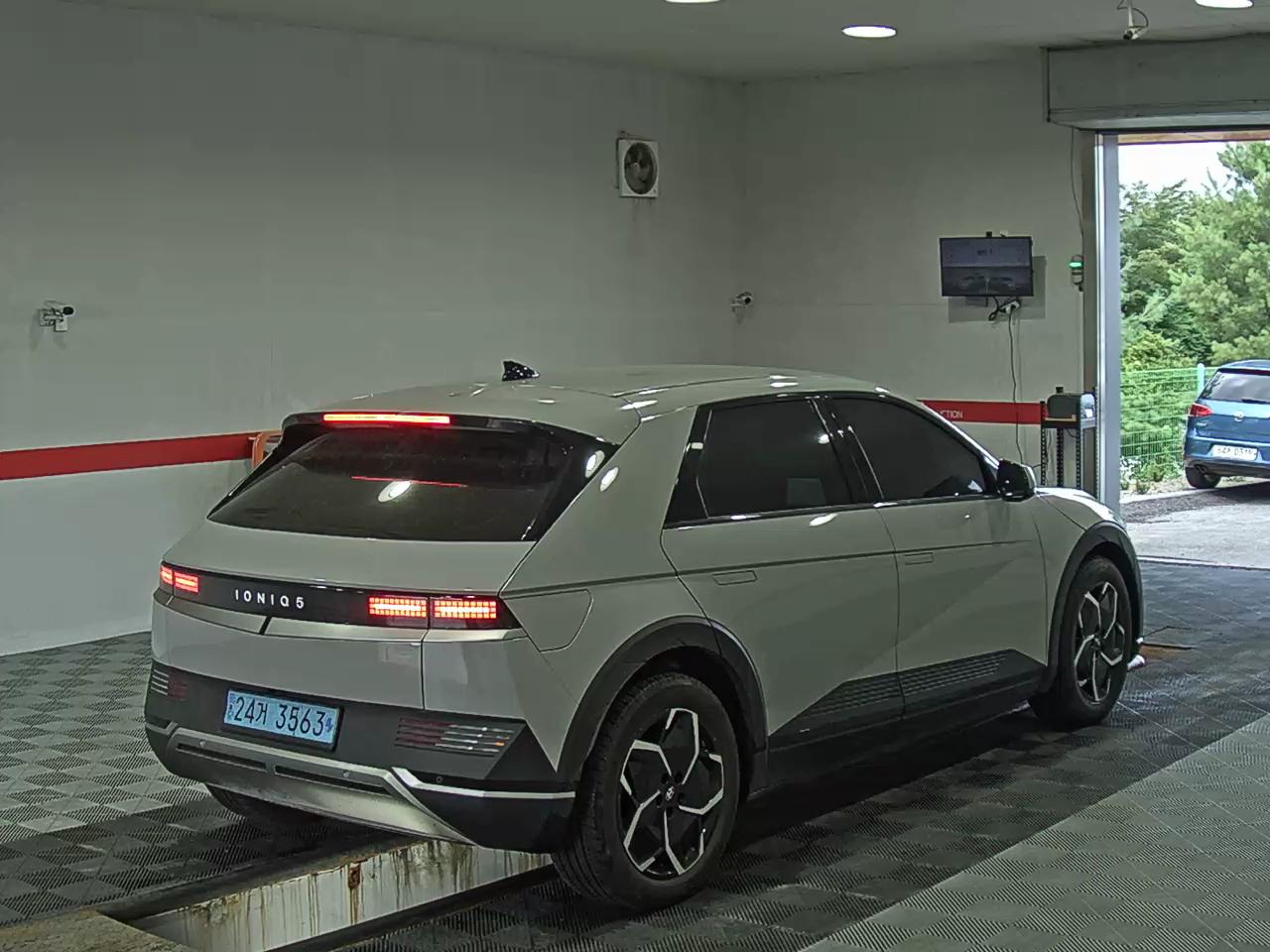2024 - hyundai ioniq