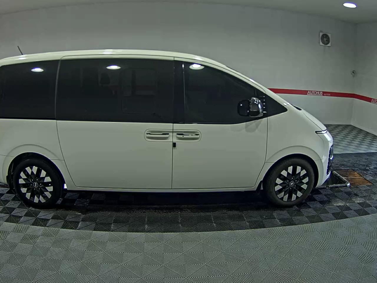 2022 - hyundai staria