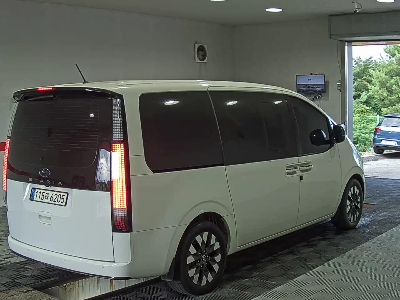2022 - hyundai staria