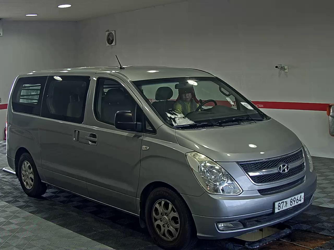 2011 - hyundai grand starex