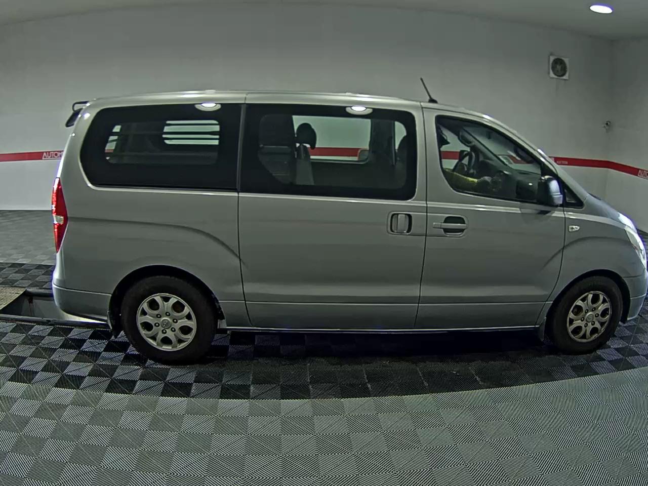 2011 - hyundai grand starex