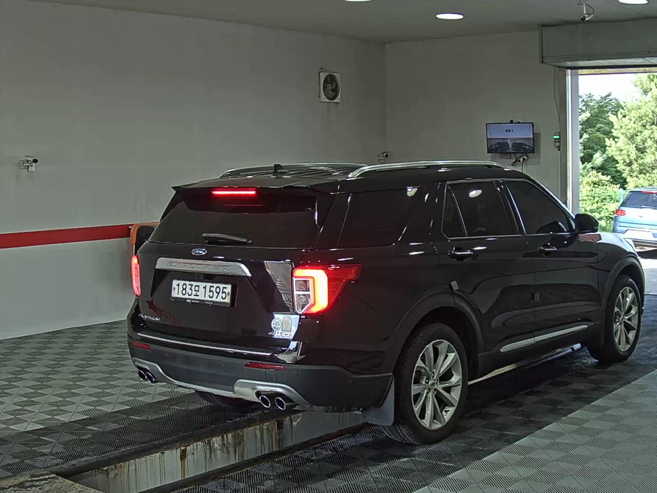 Ford Explorer 2021 — صورة 13