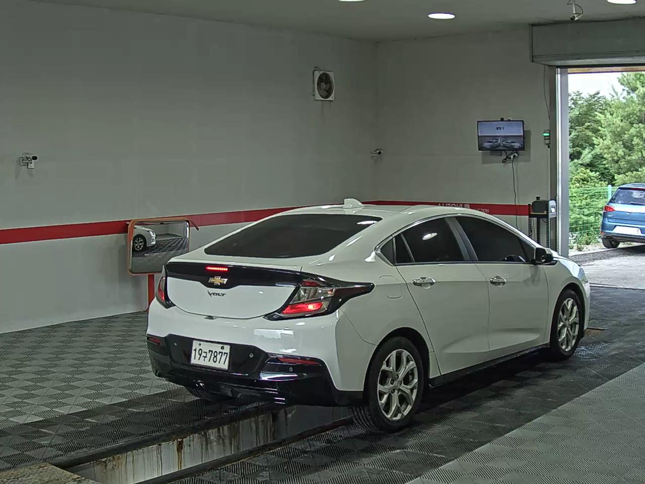 2017 - chevrolet bolt