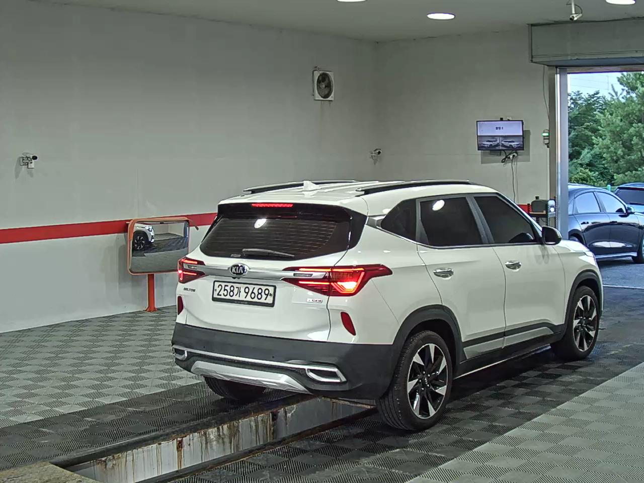 2021 - kia seltos