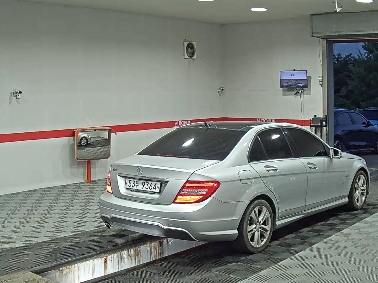 2012 - mercedes-benz c200
