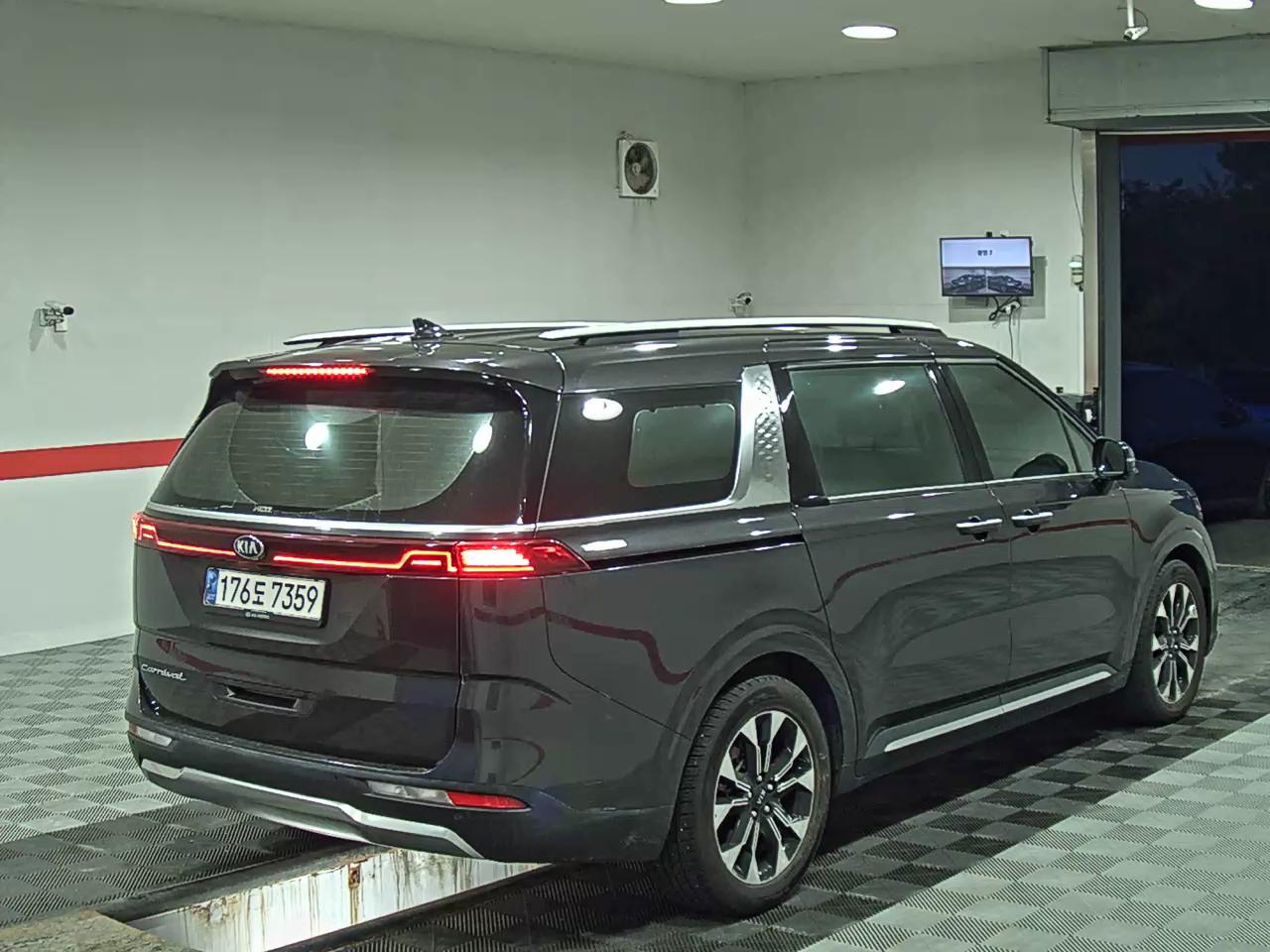 2021 - kia carnival