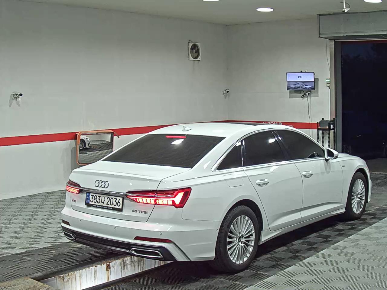 Audi A6 2021 — صورة 13