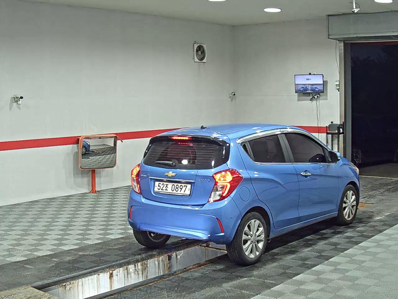 2016 - chevrolet spark