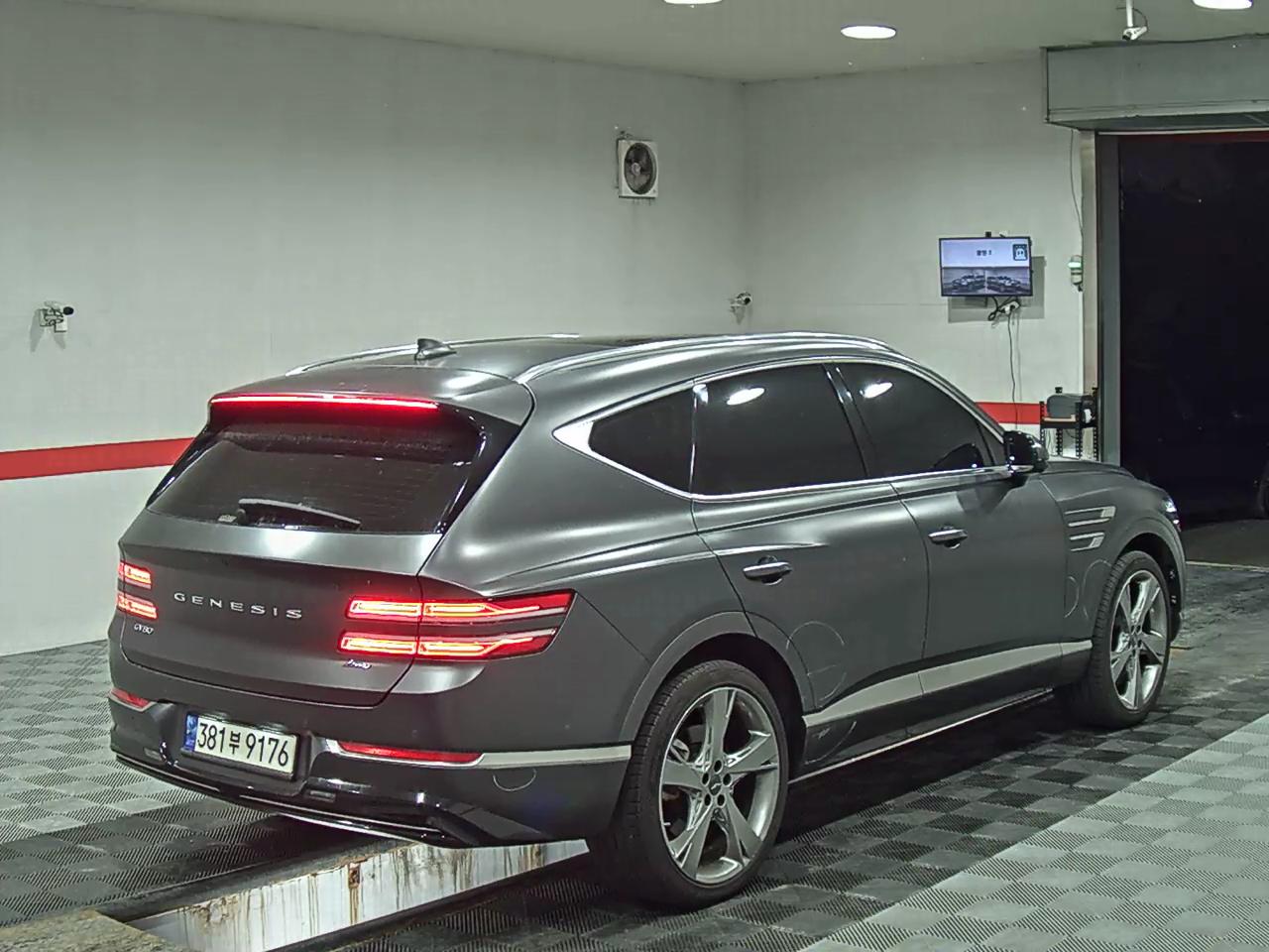 2021 - genesis gv80