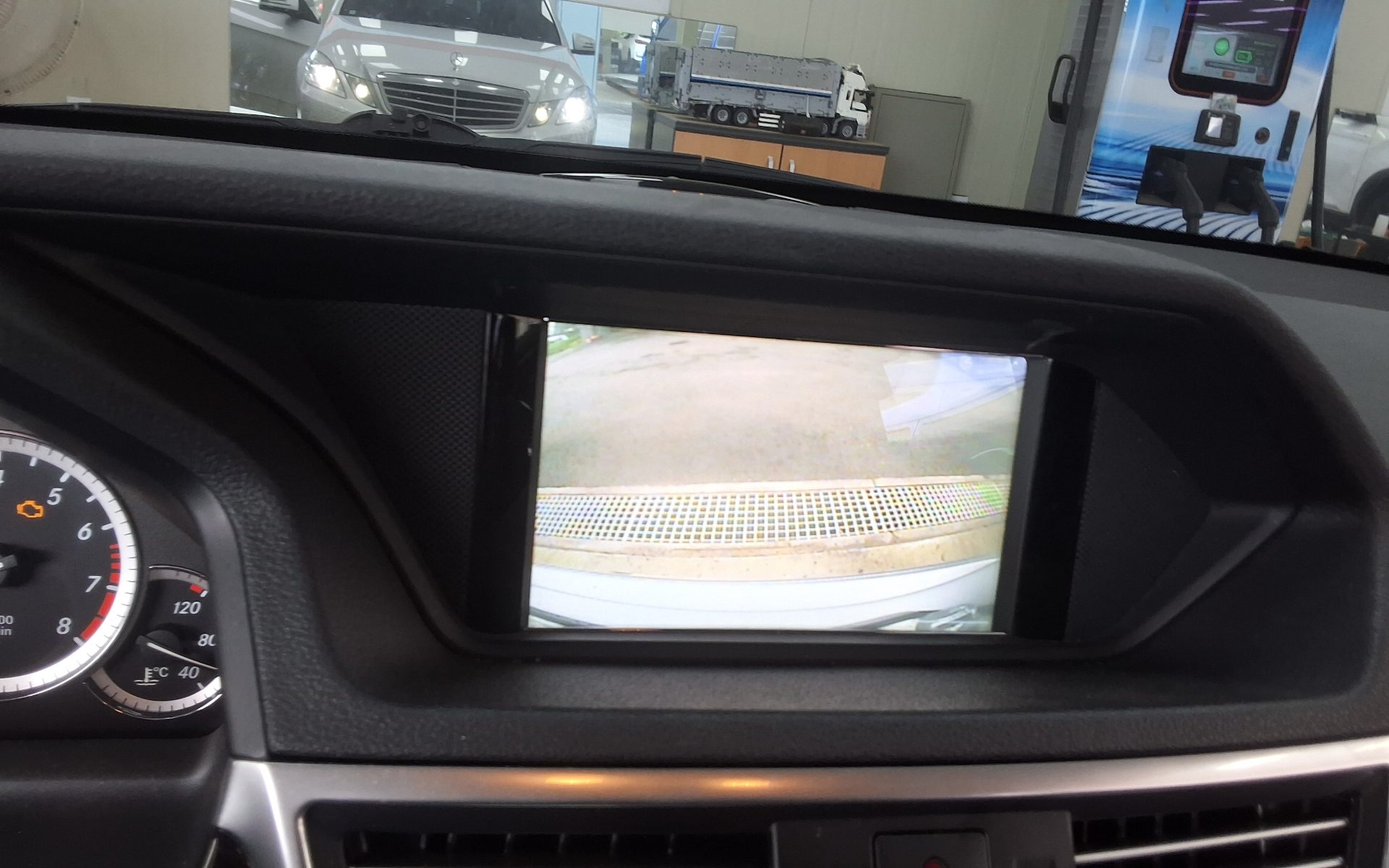 2010 - mercedes-benz e200