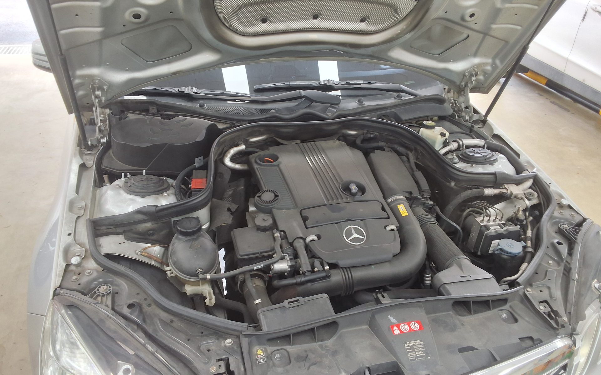 2010 - mercedes-benz e200