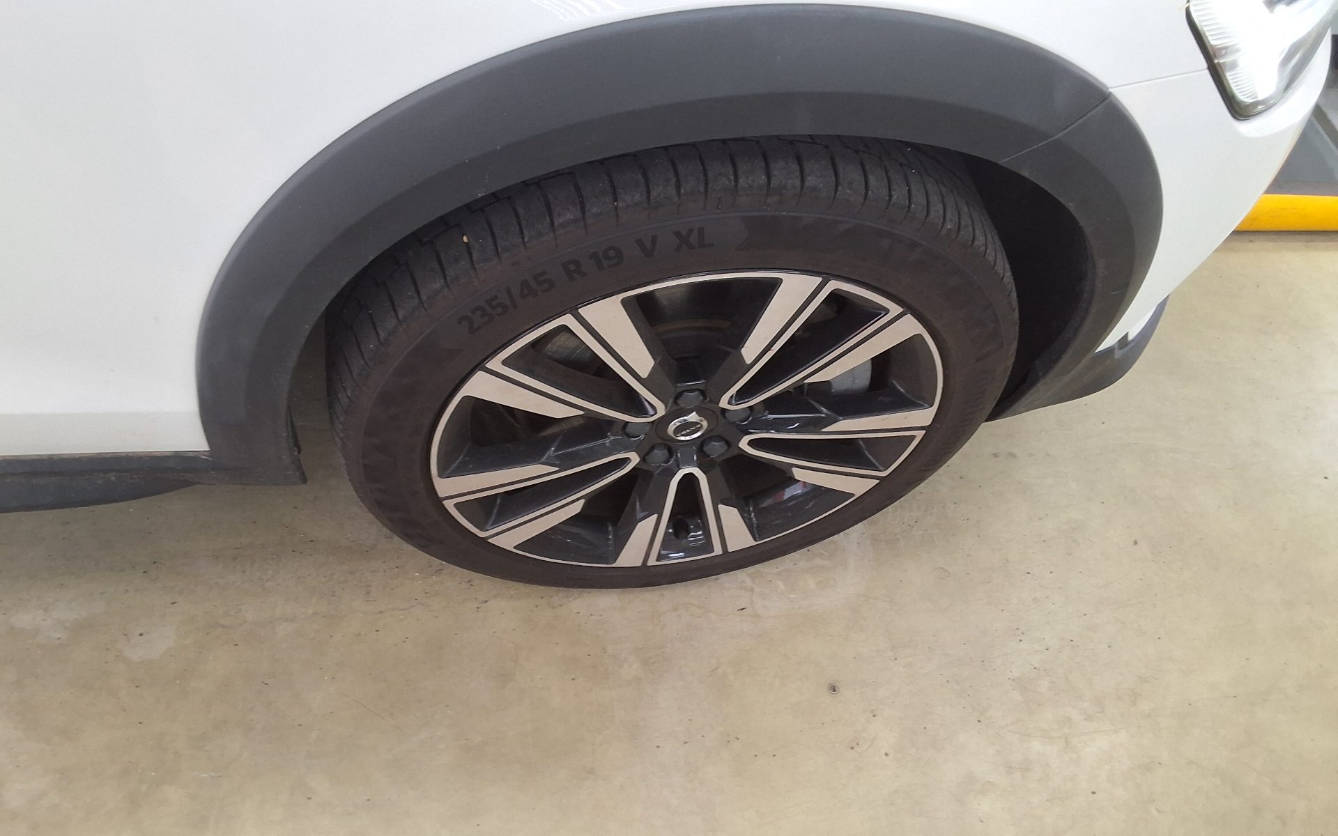 2023 - volvo v60