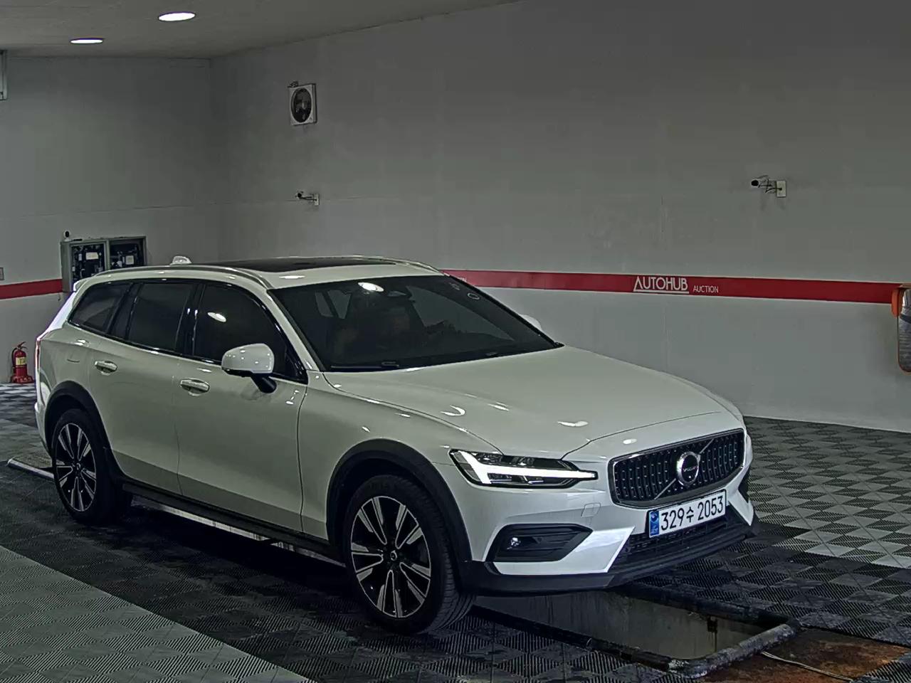 2023 - volvo v60