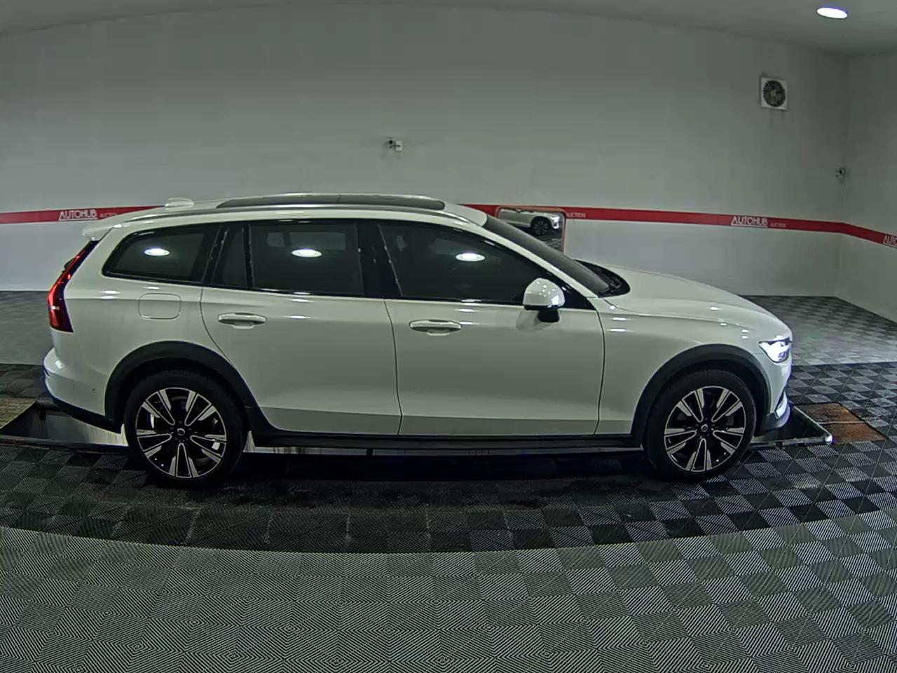 2023 - volvo v60