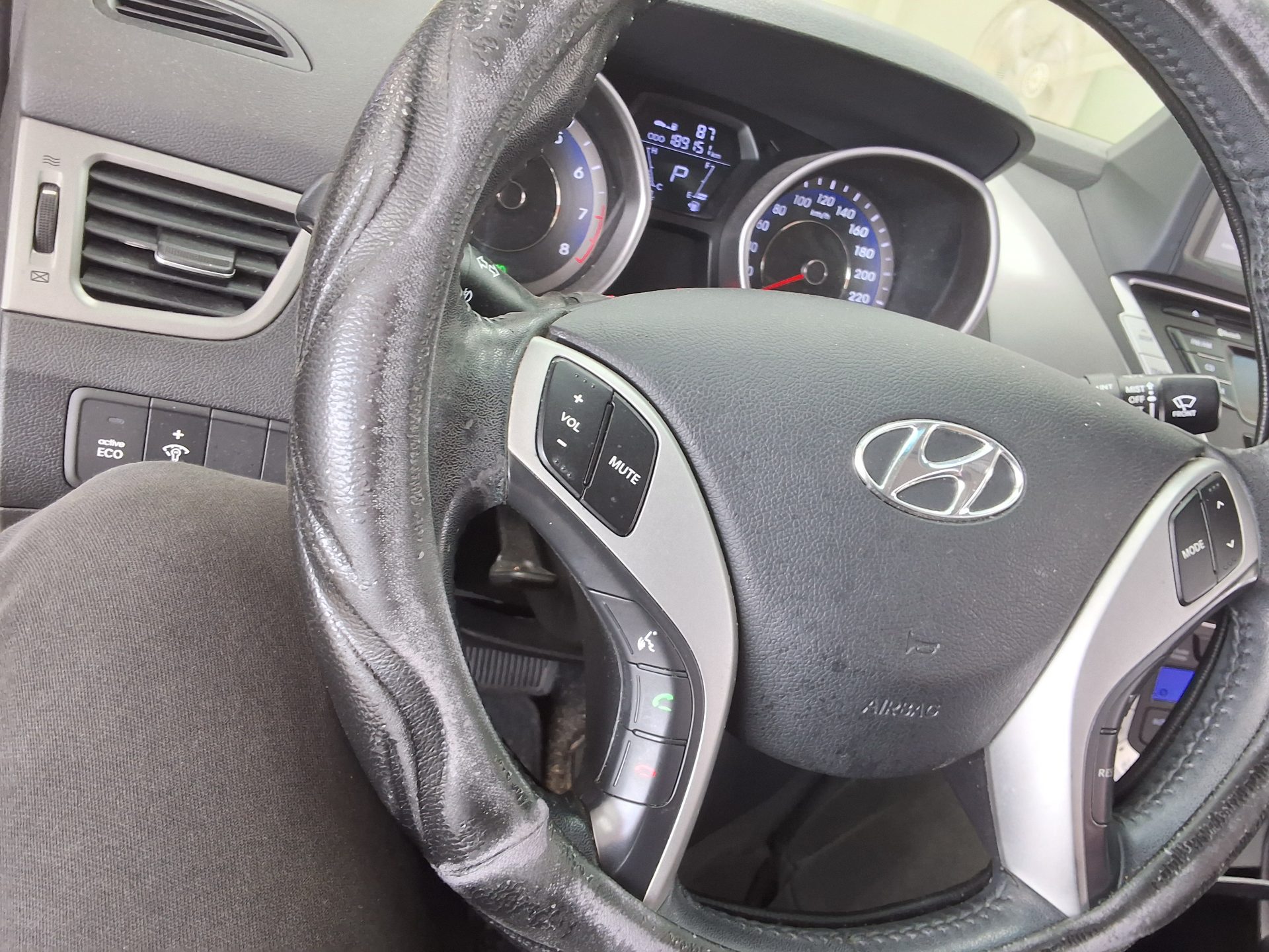 2012 - hyundai avante