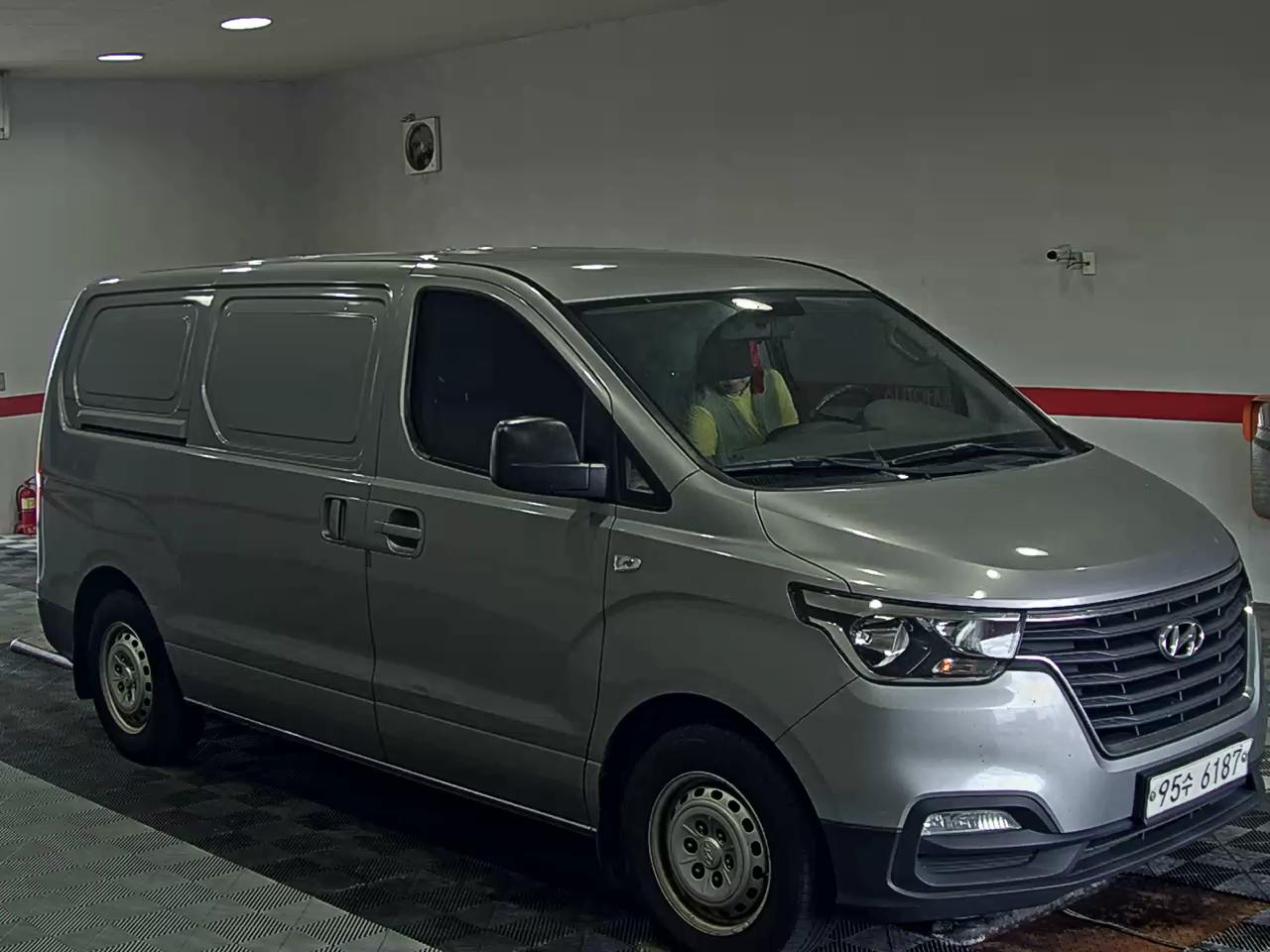2019 - hyundai grand starex