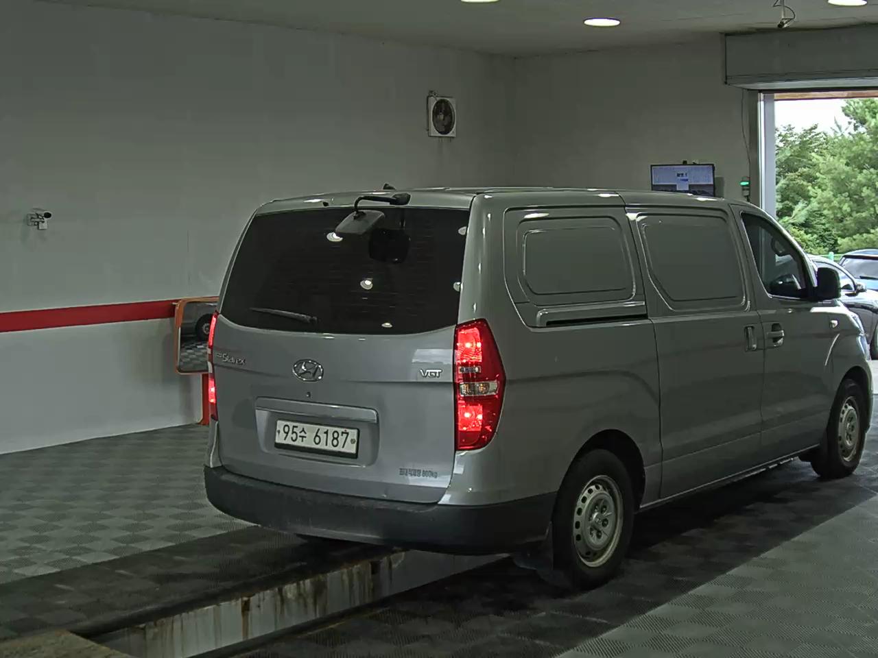 2019 - hyundai grand starex