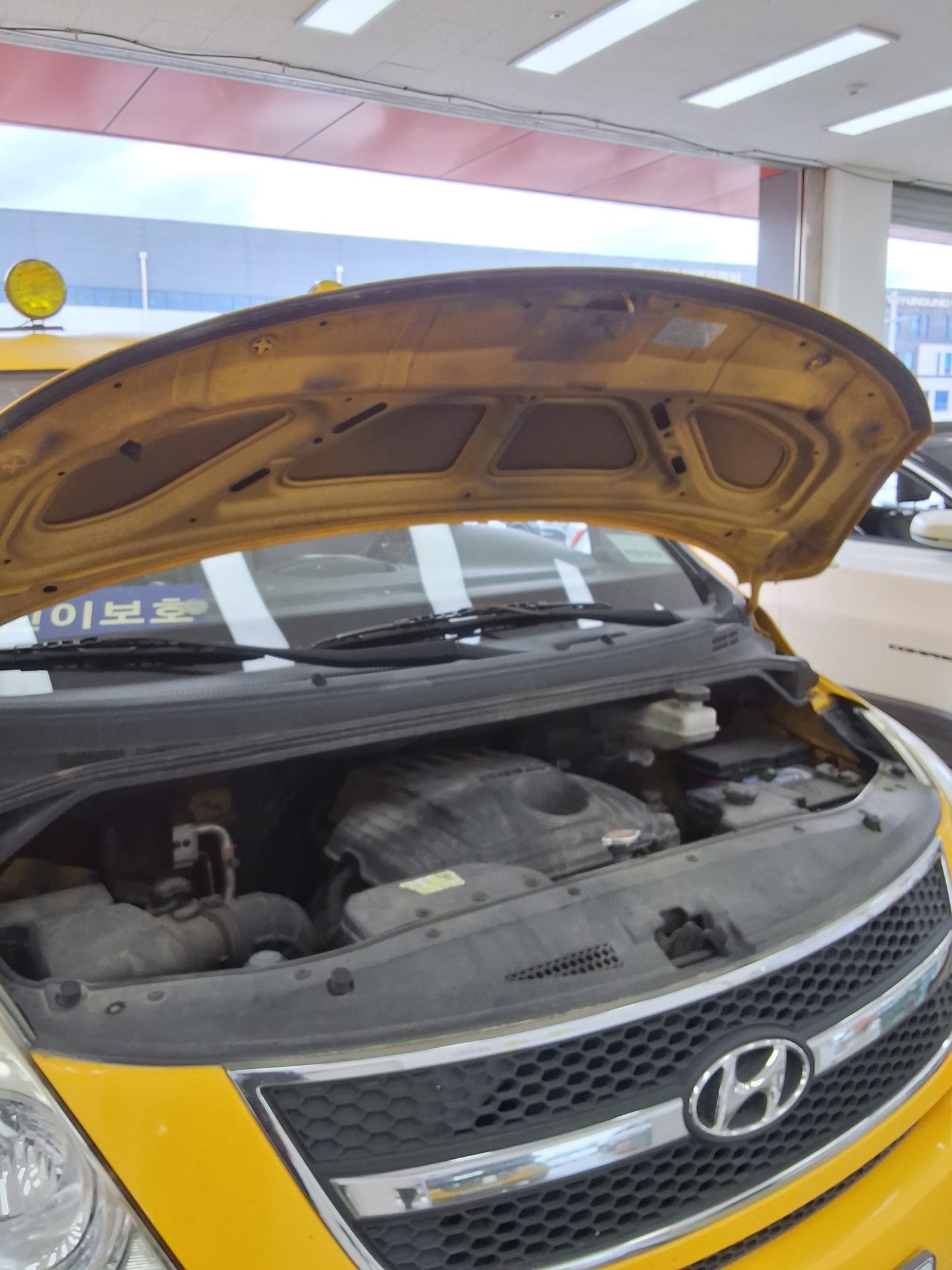 2011 - hyundai grand starex